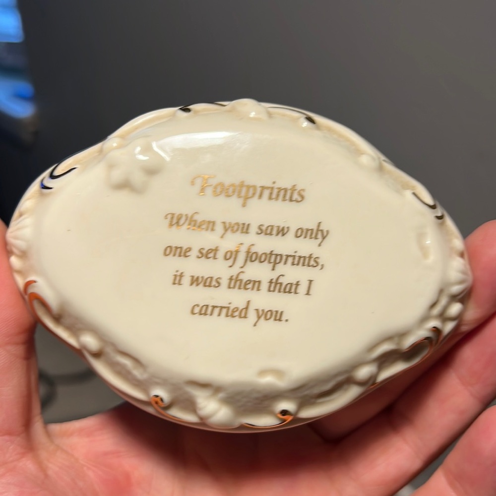Lenox 1997 musical Footprints trinket box